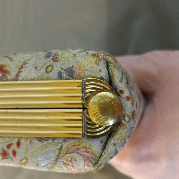 Evans Clutch with Fan Clasp - Picture 4 of 7